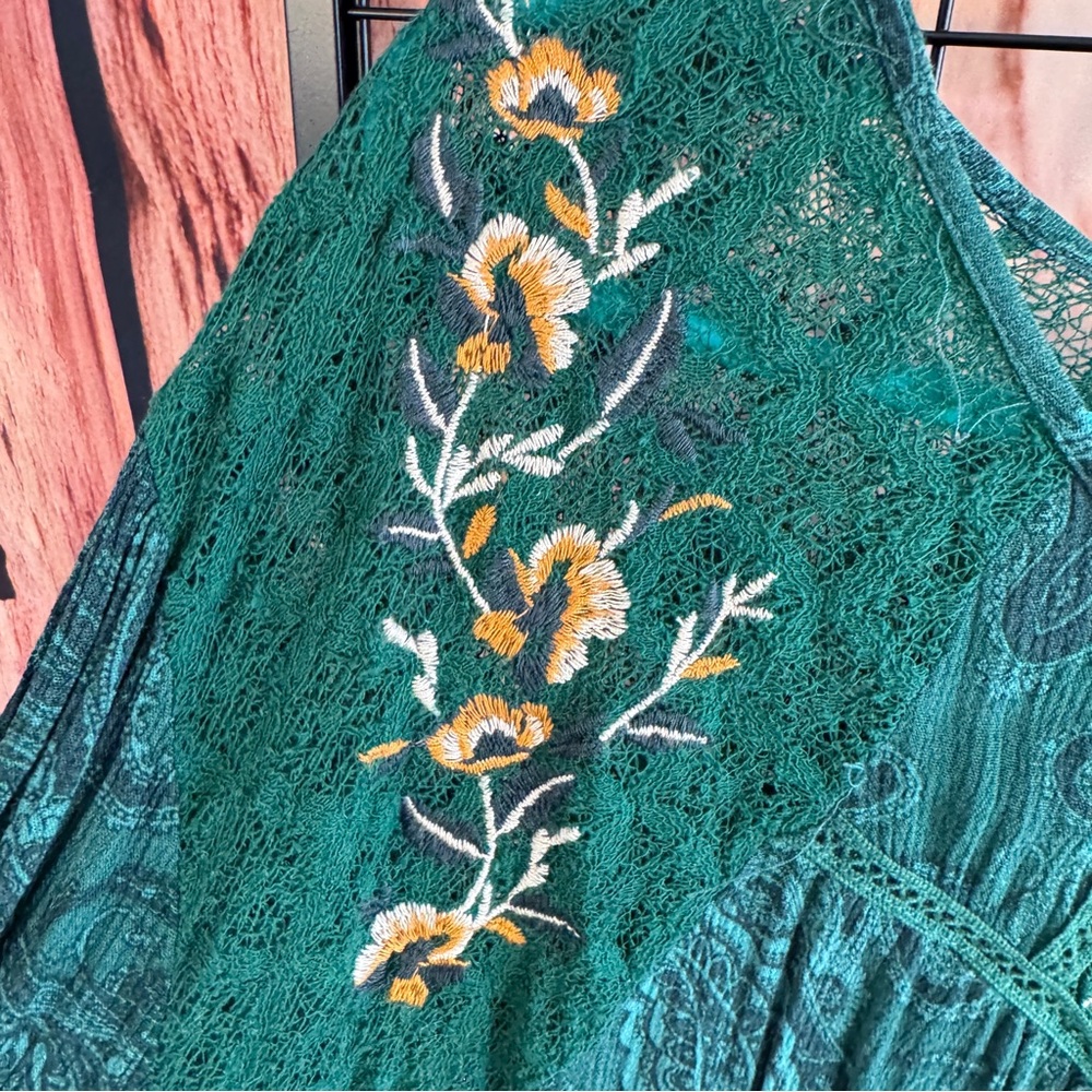 Mason & Belle - Tempesta Lace Detail Three Quarter Sleeve Top - Green - 3x - Picture 3 of 13